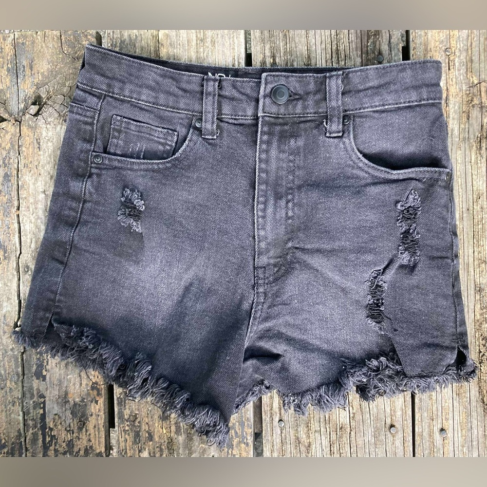 NO BOUNDARIES JUNIORS 9 BLACK DISTRESSED JEAN SHORTS